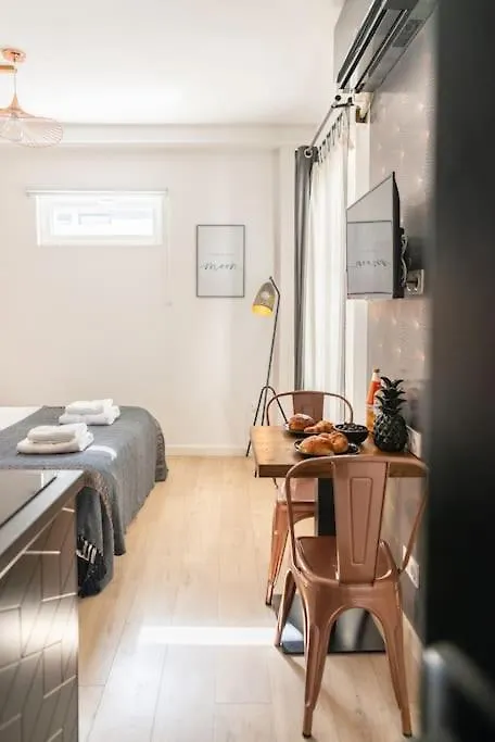 Апартаменты Stunning Near Canal St Martin - Divine Moon *