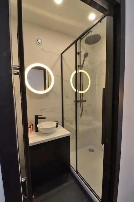 Stunning Near Canal St Martin - Divine Moon Apartment Paris